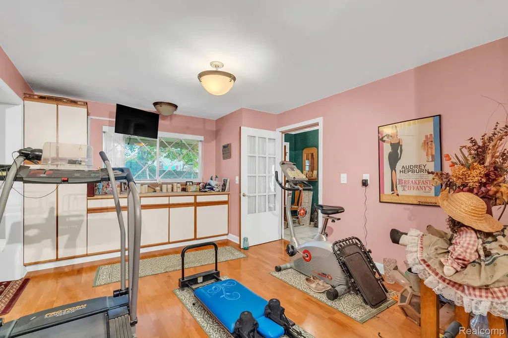 3080 Jackson Boulevard Highland Charter Township MI 48356