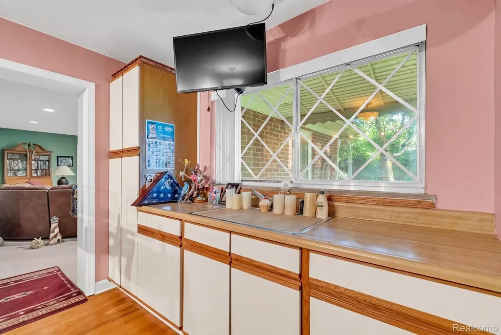 3080 Jackson Boulevard Highland Charter Township MI 48356