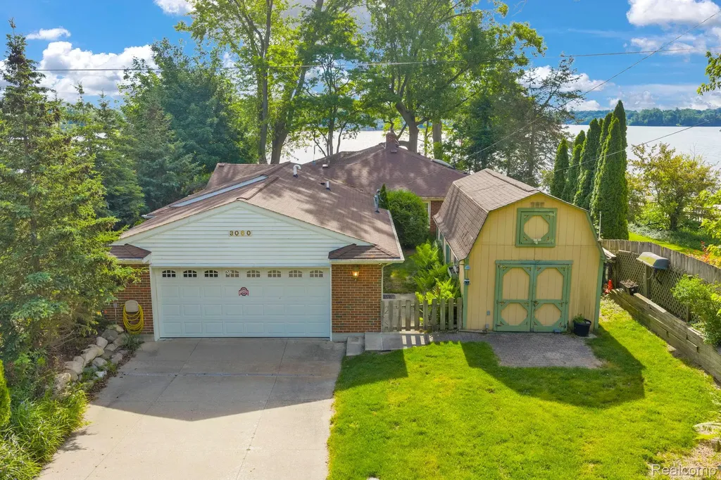 3080 Jackson Boulevard Highland Charter Township MI 48356
