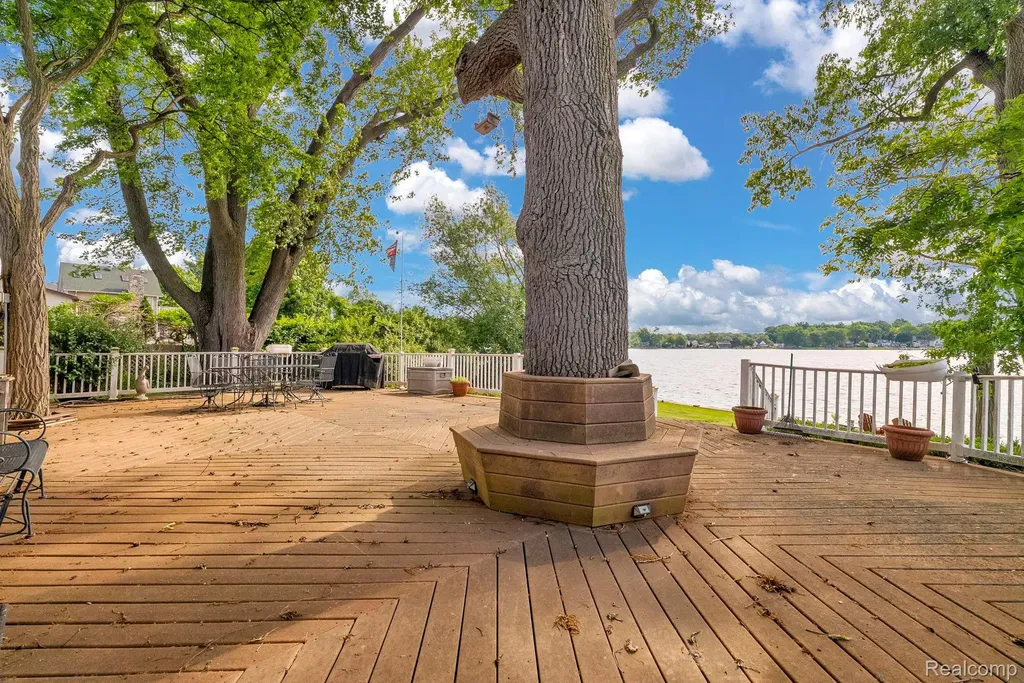 3080 Jackson Boulevard Highland Charter Township MI 48356