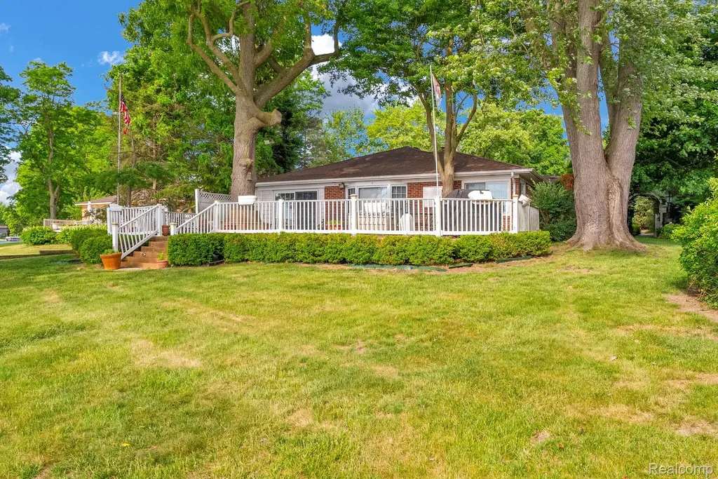 3080 Jackson Boulevard Highland Charter Township MI 48356