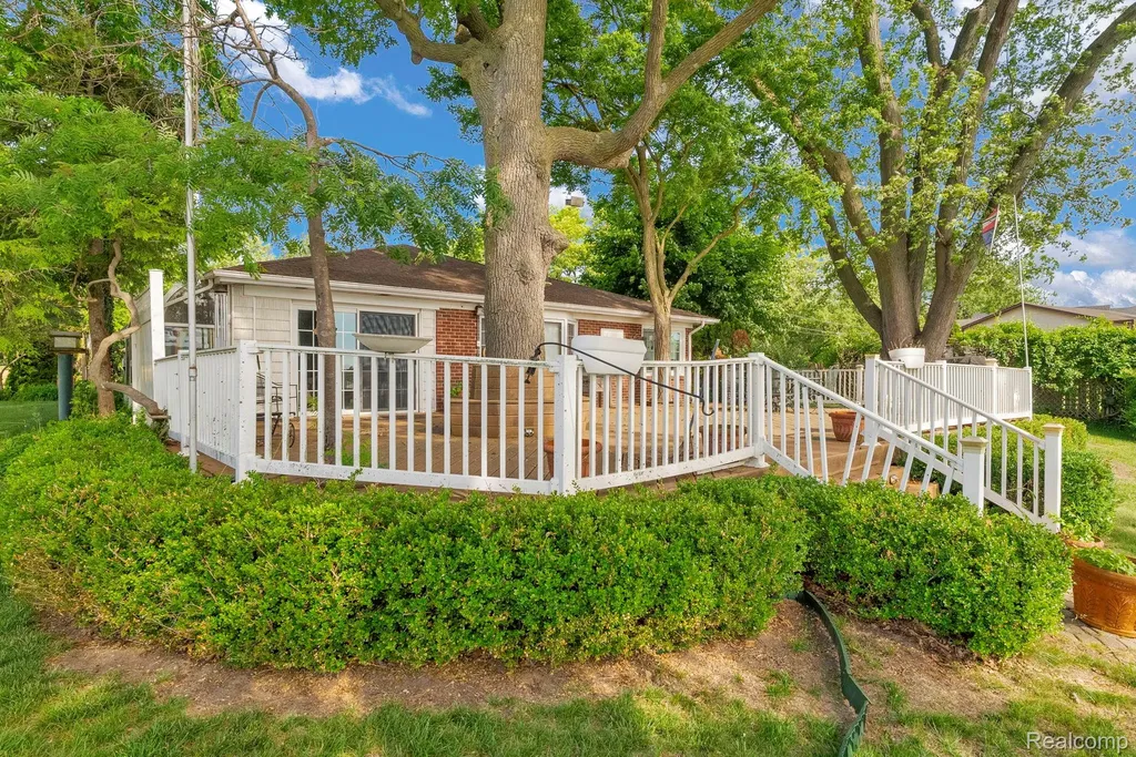 3080 Jackson Boulevard Highland Charter Township MI 48356