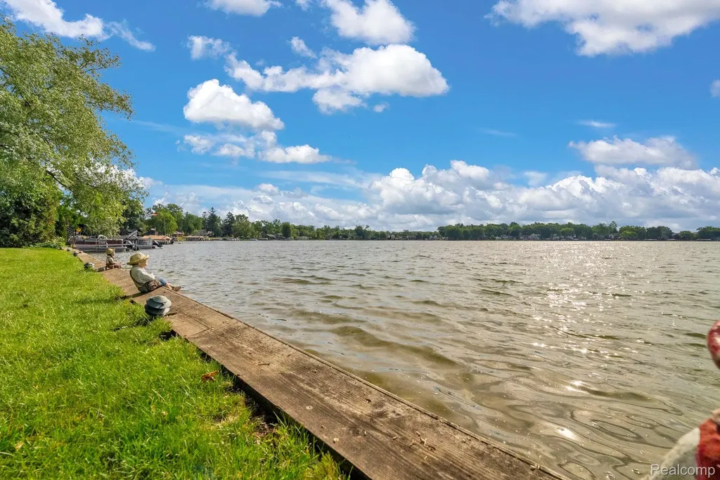 3080 Jackson Boulevard Highland Charter Township MI 48356