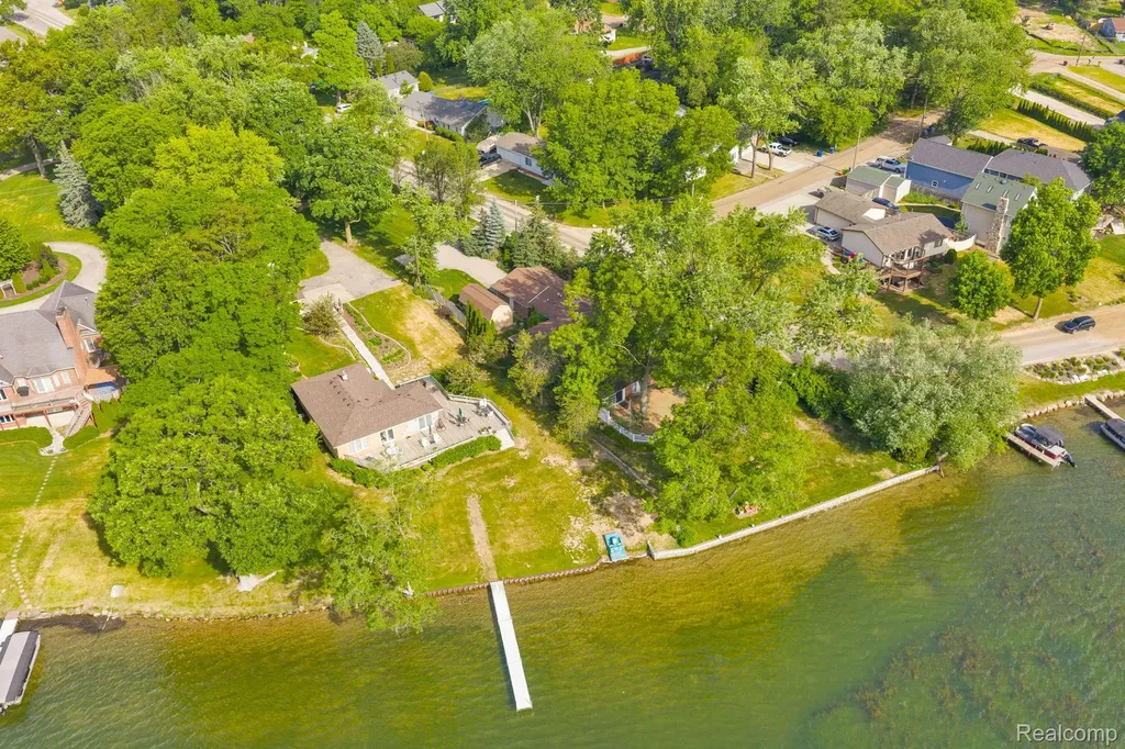 3080 Jackson Boulevard Highland Charter Township MI 48356