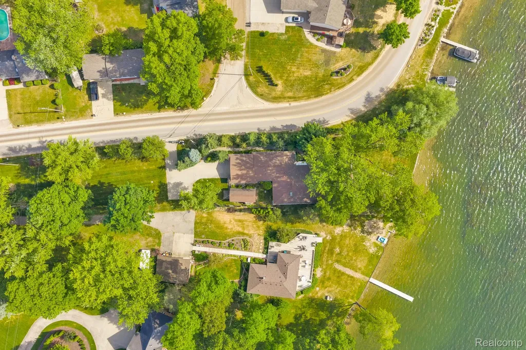 3080 Jackson Boulevard Highland Charter Township MI 48356