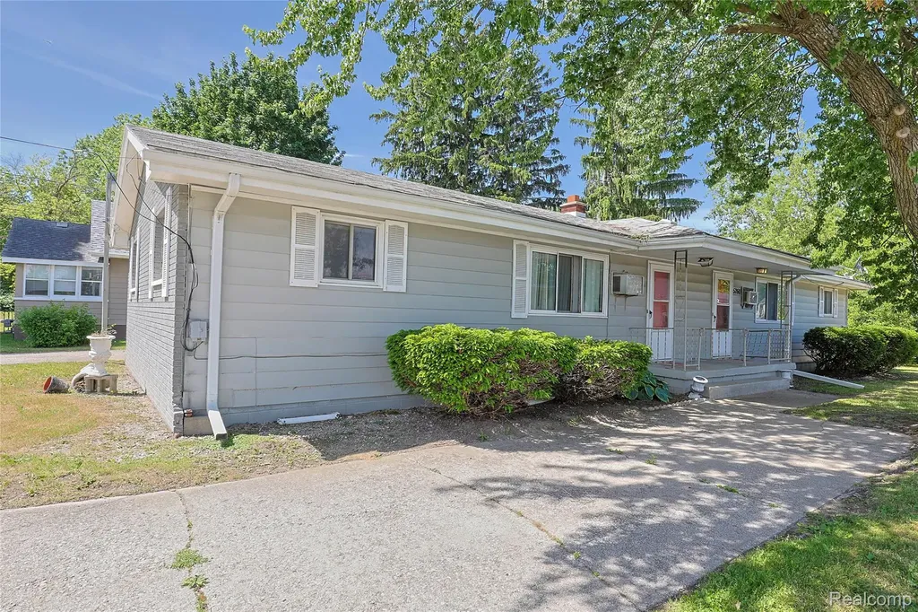 5258 Dixie Highway Bridgeport Charter Township MI 48601