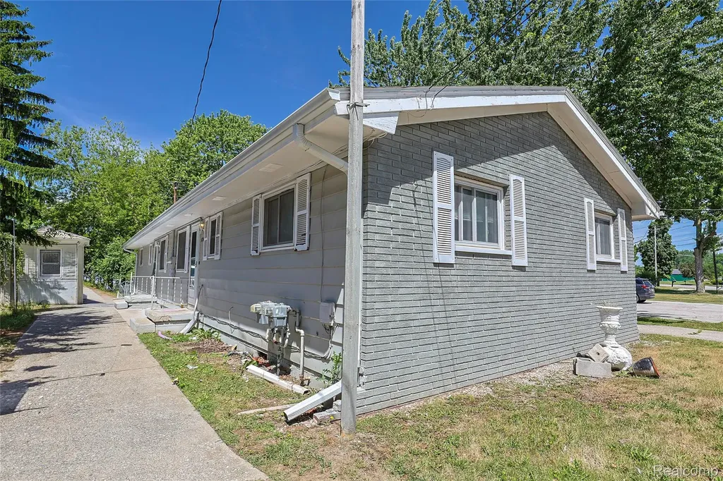 5258 Dixie Highway Bridgeport Charter Township MI 48601