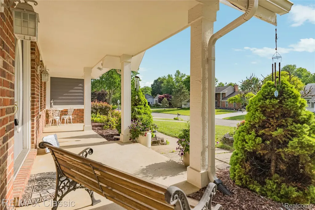 5651 Warrenshire Drive West Bloomfield Charter Township MI 48322