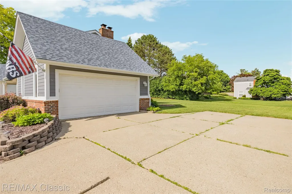 5651 Warrenshire Drive West Bloomfield Charter Township MI 48322