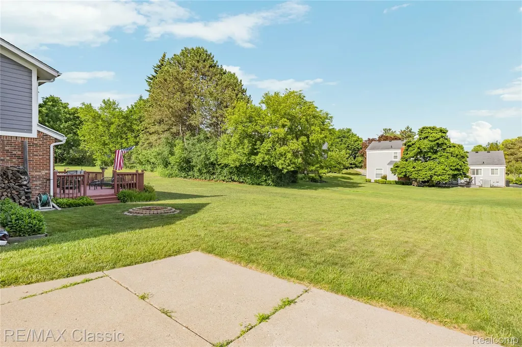5651 Warrenshire Drive West Bloomfield Charter Township MI 48322