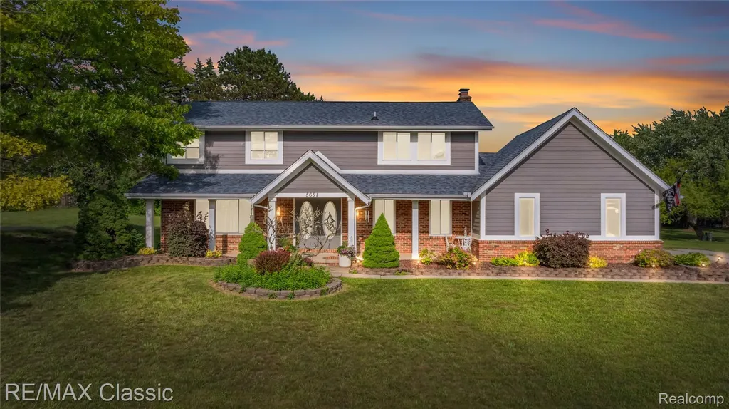 5651 Warrenshire Drive West Bloomfield Charter Township MI 48322