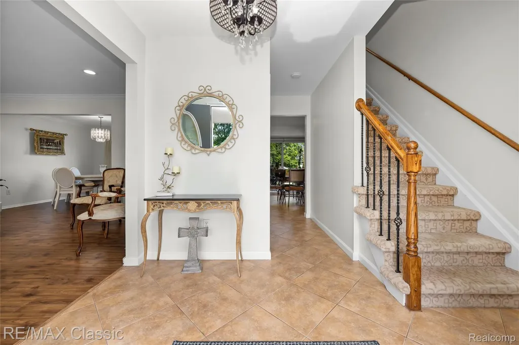 5651 Warrenshire Drive West Bloomfield Charter Township MI 48322