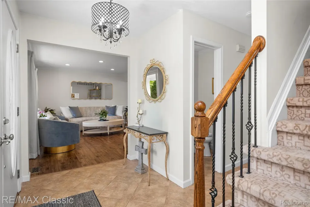 5651 Warrenshire Drive West Bloomfield Charter Township MI 48322