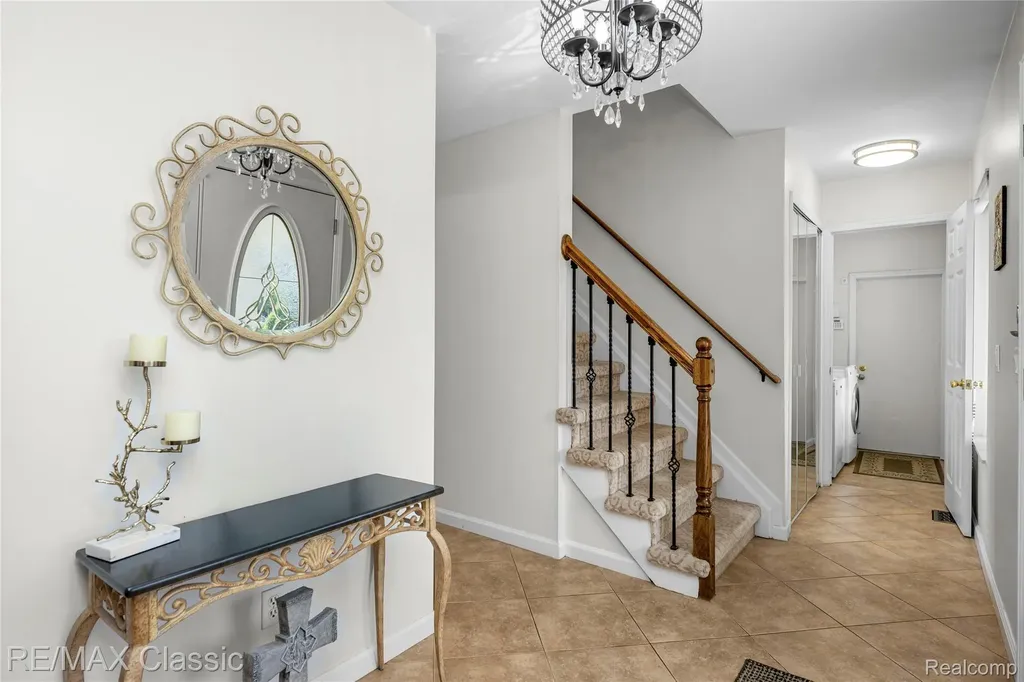 5651 Warrenshire Drive West Bloomfield Charter Township MI 48322