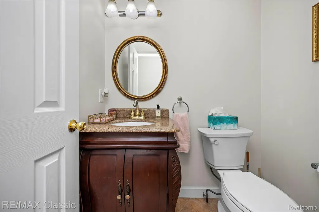 5651 Warrenshire Drive West Bloomfield Charter Township MI 48322