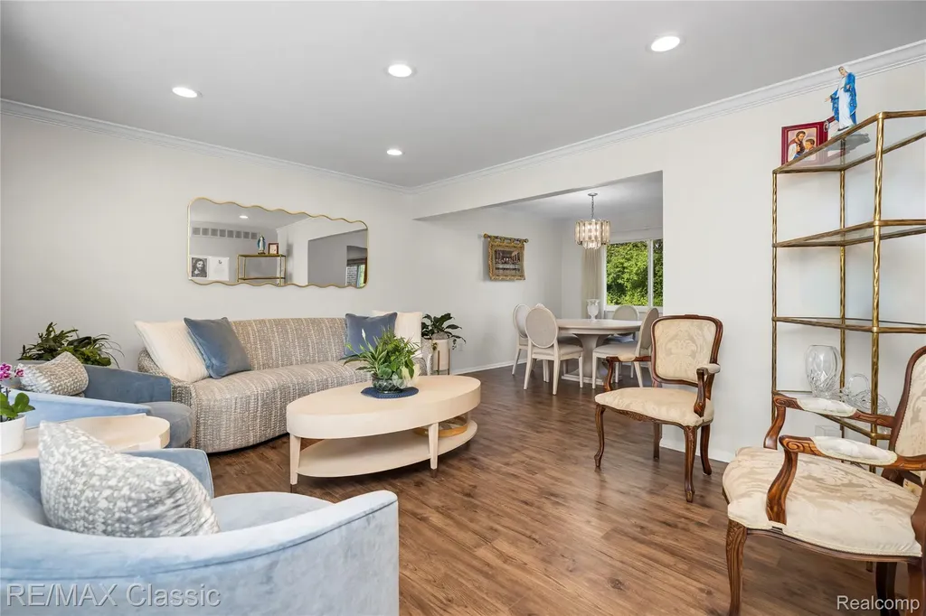 5651 Warrenshire Drive West Bloomfield Charter Township MI 48322