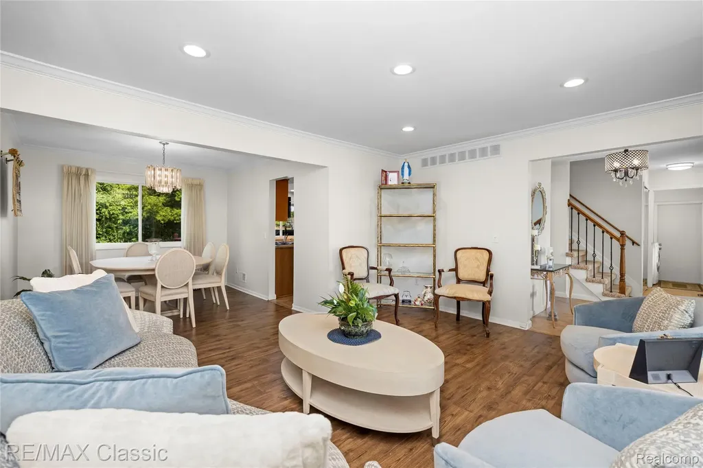 5651 Warrenshire Drive West Bloomfield Charter Township MI 48322