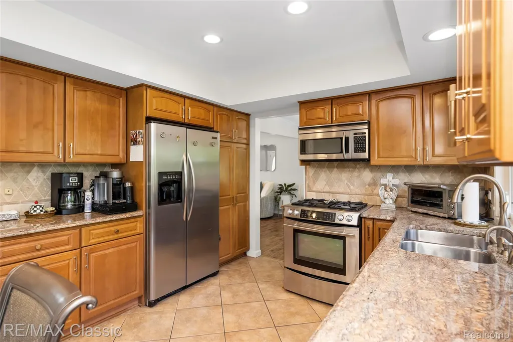 5651 Warrenshire Drive West Bloomfield Charter Township MI 48322
