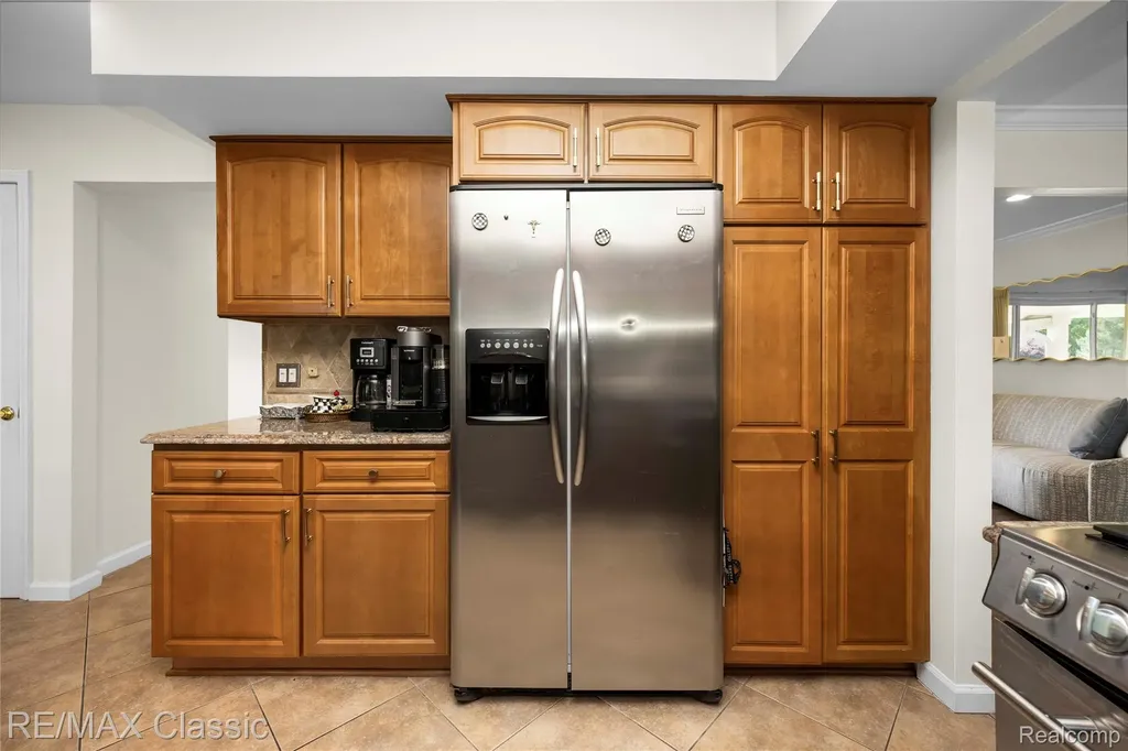 5651 Warrenshire Drive West Bloomfield Charter Township MI 48322