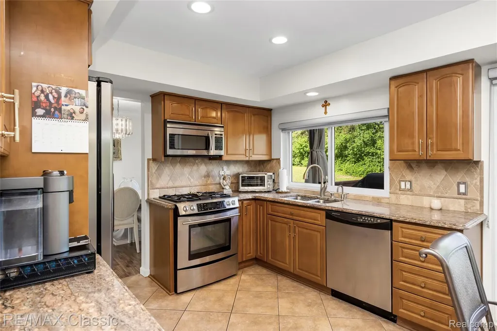 5651 Warrenshire Drive West Bloomfield Charter Township MI 48322