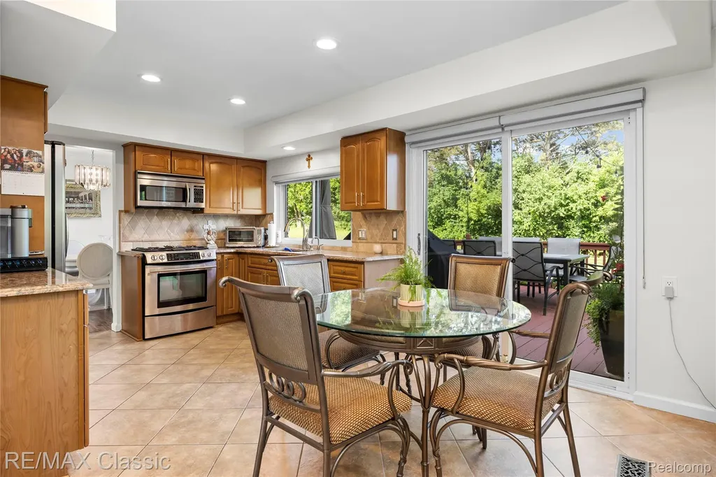 5651 Warrenshire Drive West Bloomfield Charter Township MI 48322