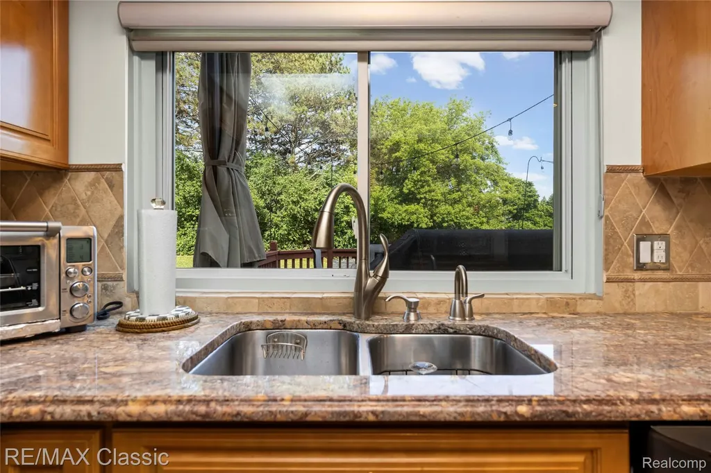5651 Warrenshire Drive West Bloomfield Charter Township MI 48322