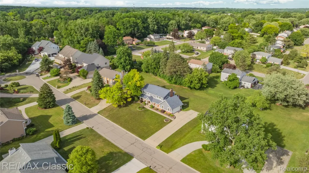 5651 Warrenshire Drive West Bloomfield Charter Township MI 48322