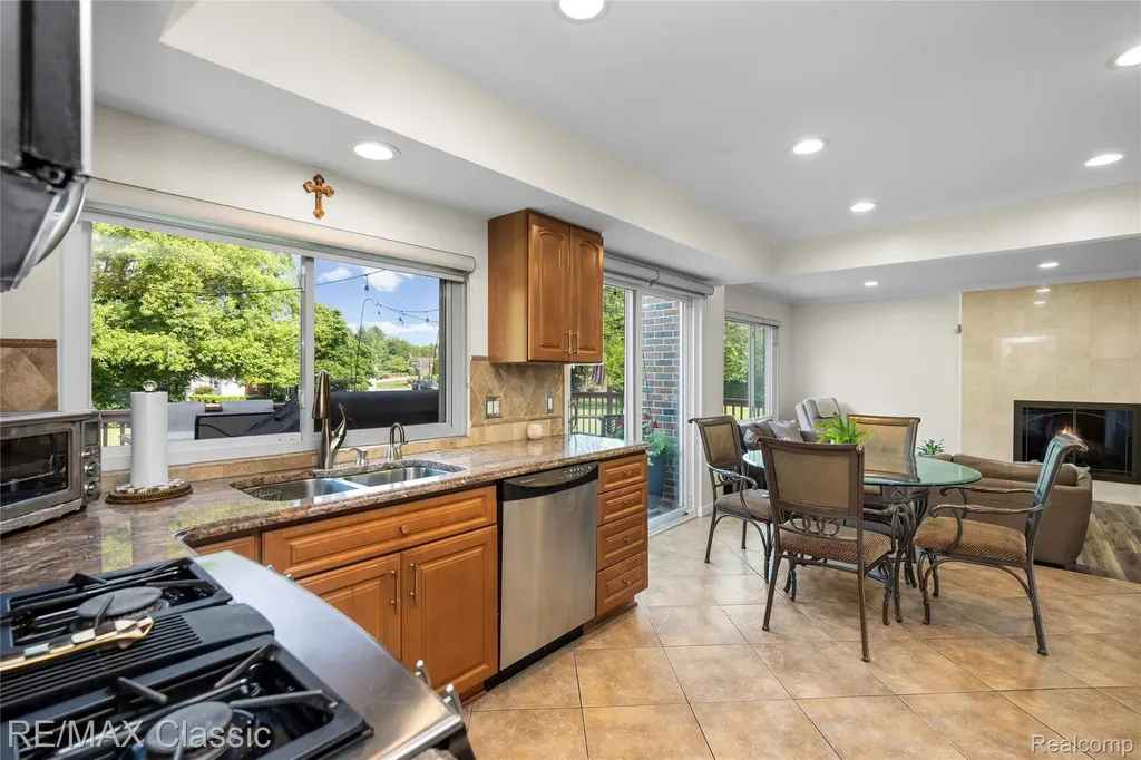 5651 Warrenshire Drive West Bloomfield Charter Township MI 48322