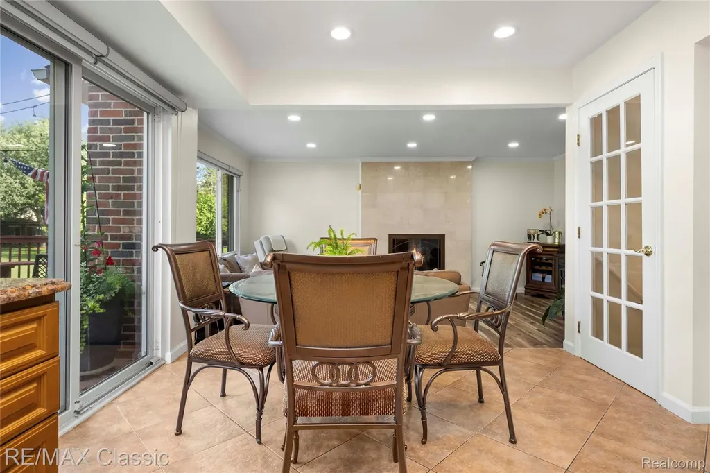 5651 Warrenshire Drive West Bloomfield Charter Township MI 48322