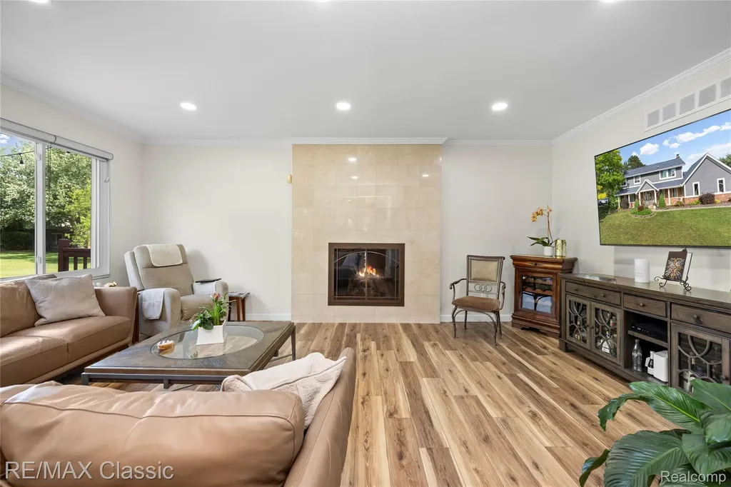 5651 Warrenshire Drive West Bloomfield Charter Township MI 48322