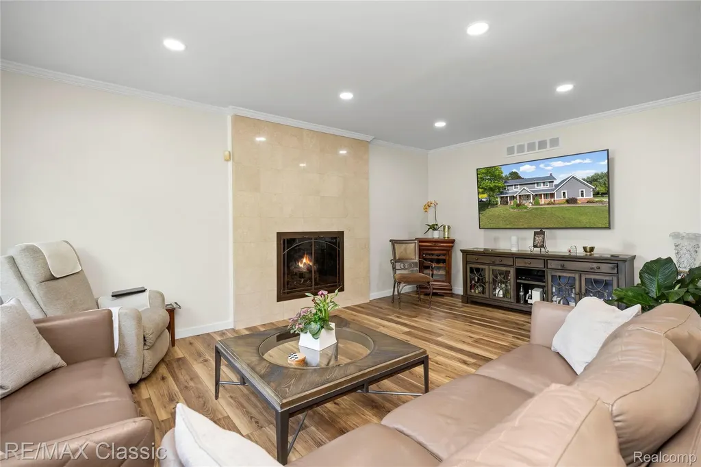 5651 Warrenshire Drive West Bloomfield Charter Township MI 48322