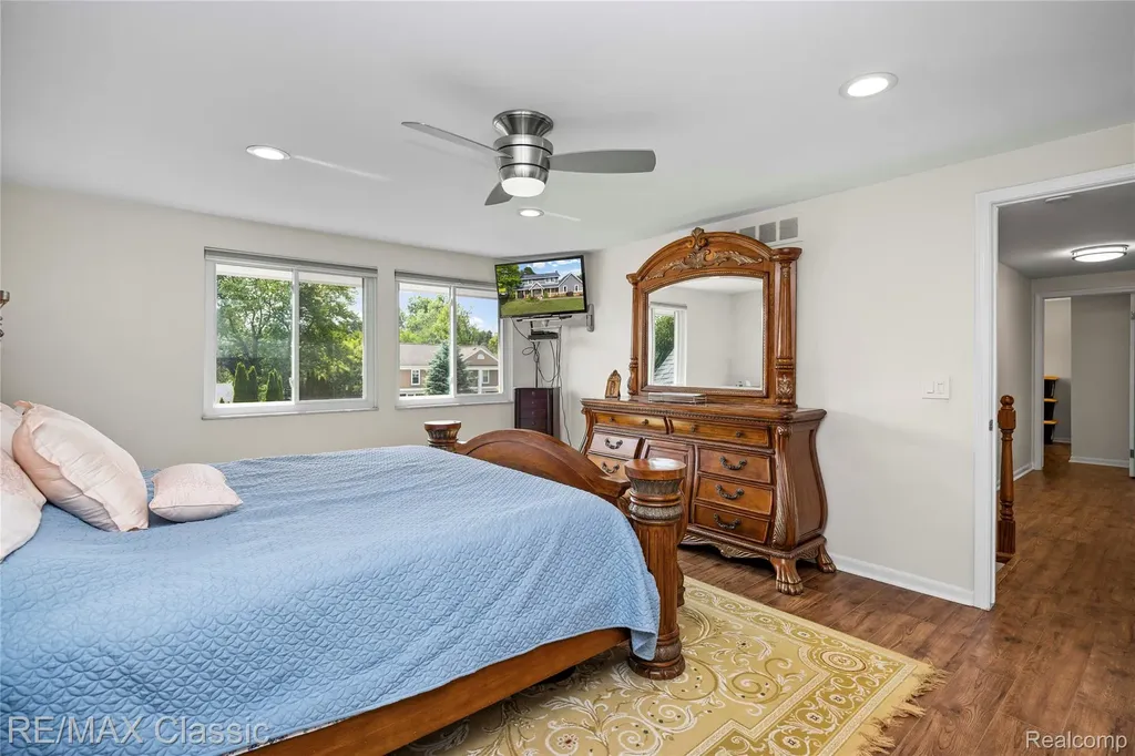 5651 Warrenshire Drive West Bloomfield Charter Township MI 48322