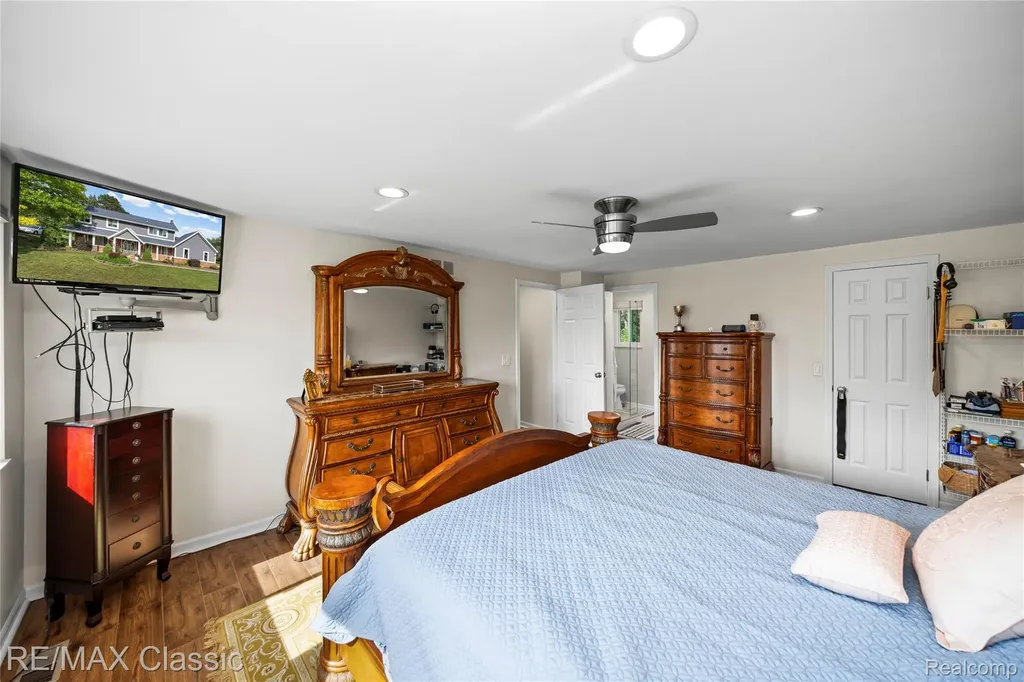 5651 Warrenshire Drive West Bloomfield Charter Township MI 48322