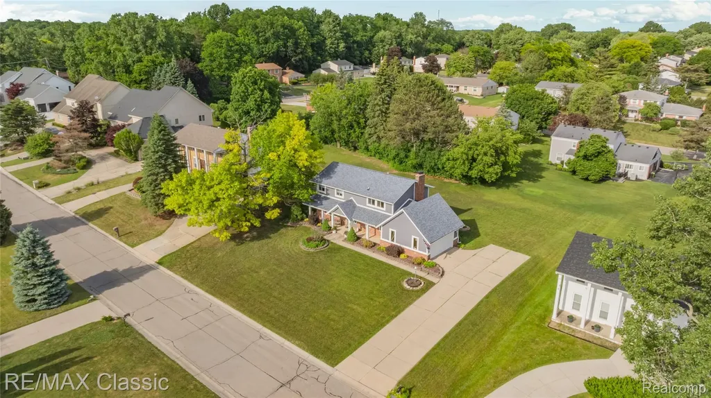 5651 Warrenshire Drive West Bloomfield Charter Township MI 48322