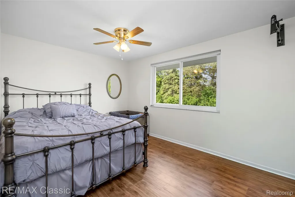 5651 Warrenshire Drive West Bloomfield Charter Township MI 48322