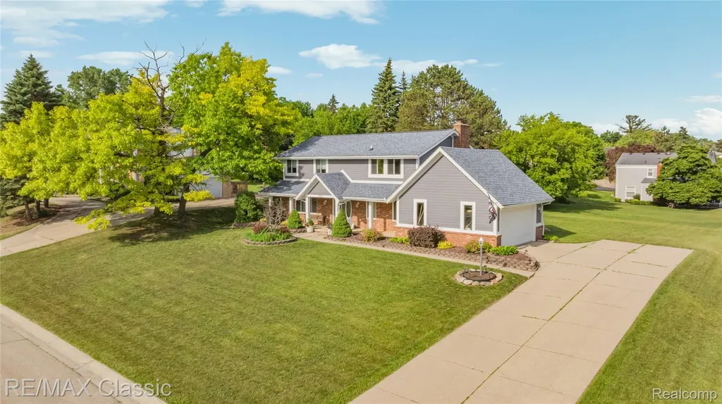 5651 Warrenshire Drive West Bloomfield Charter Township MI 48322