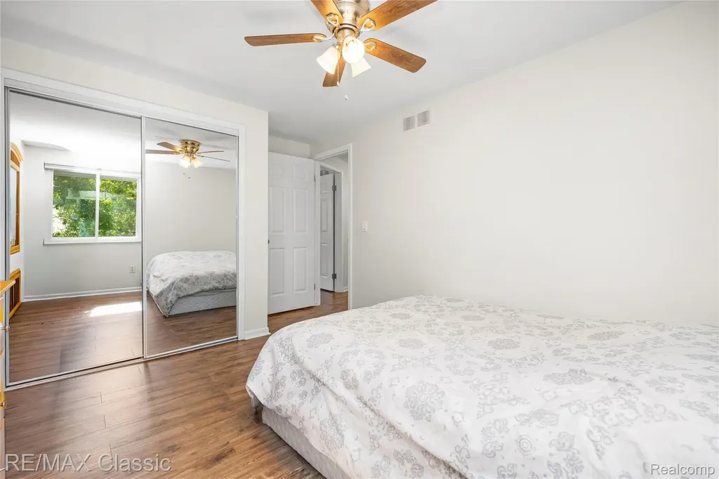 5651 Warrenshire Drive West Bloomfield Charter Township MI 48322