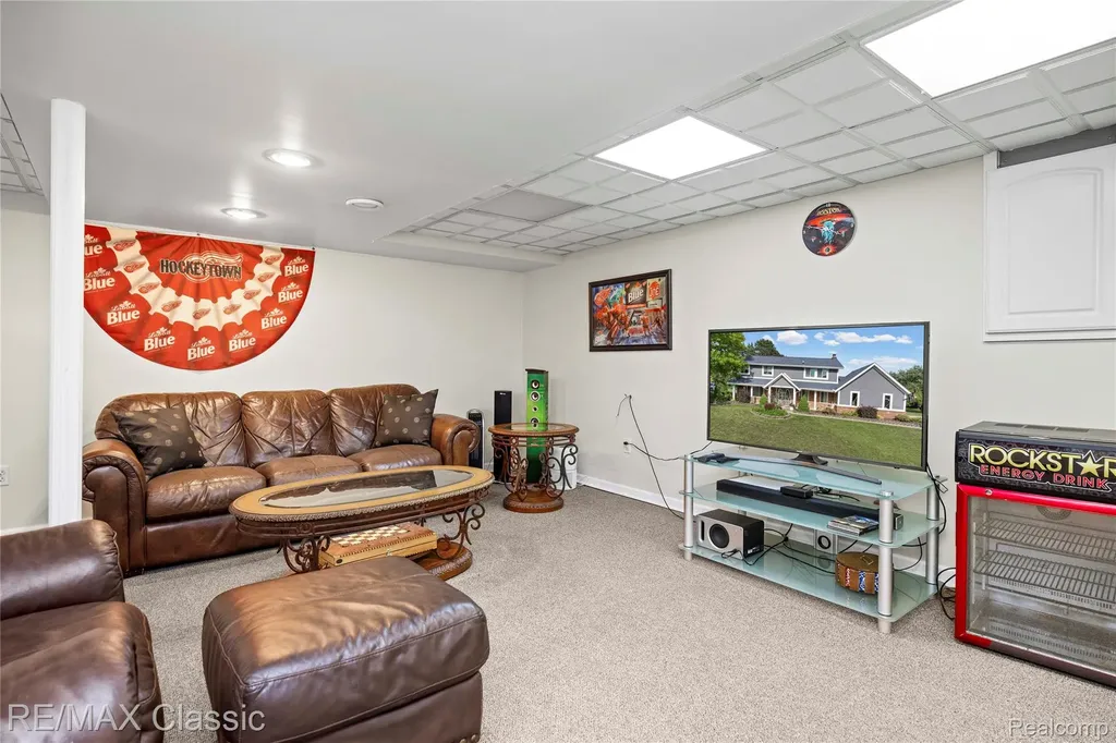5651 Warrenshire Drive West Bloomfield Charter Township MI 48322