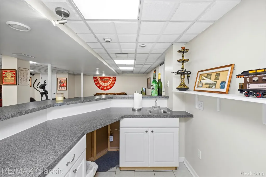 5651 Warrenshire Drive West Bloomfield Charter Township MI 48322