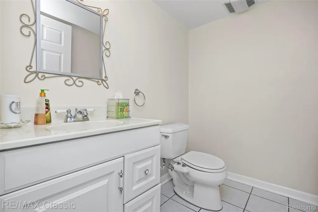 5651 Warrenshire Drive West Bloomfield Charter Township MI 48322