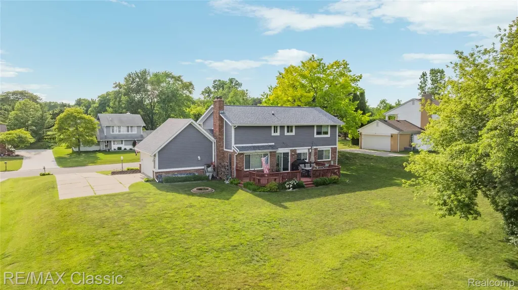 5651 Warrenshire Drive West Bloomfield Charter Township MI 48322