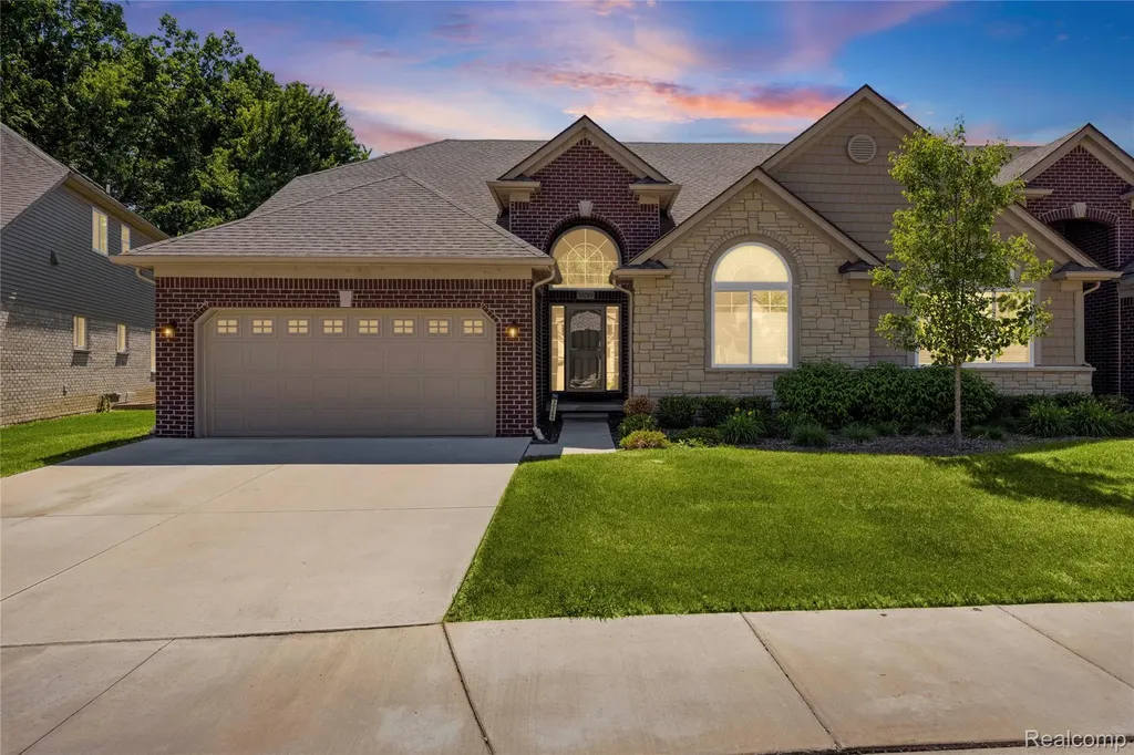 30289 Berghway Trail Warren City MI 48092