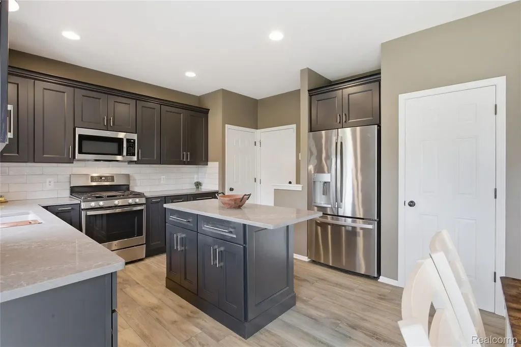 18890 Midway Drive Macomb Township MI 48044