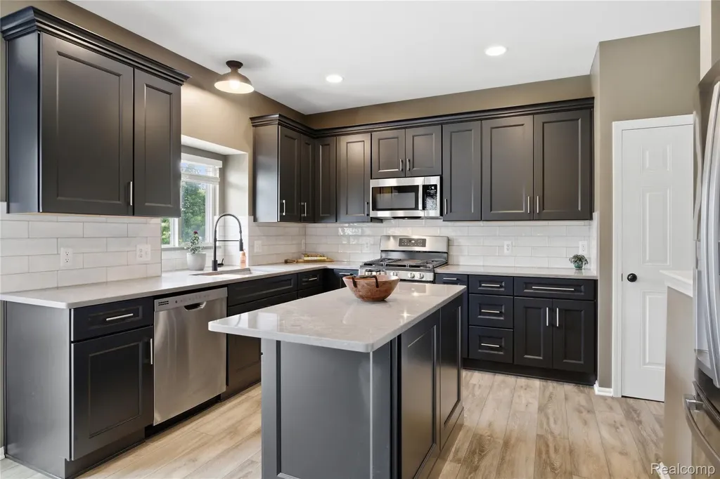 18890 Midway Drive Macomb Township MI 48044