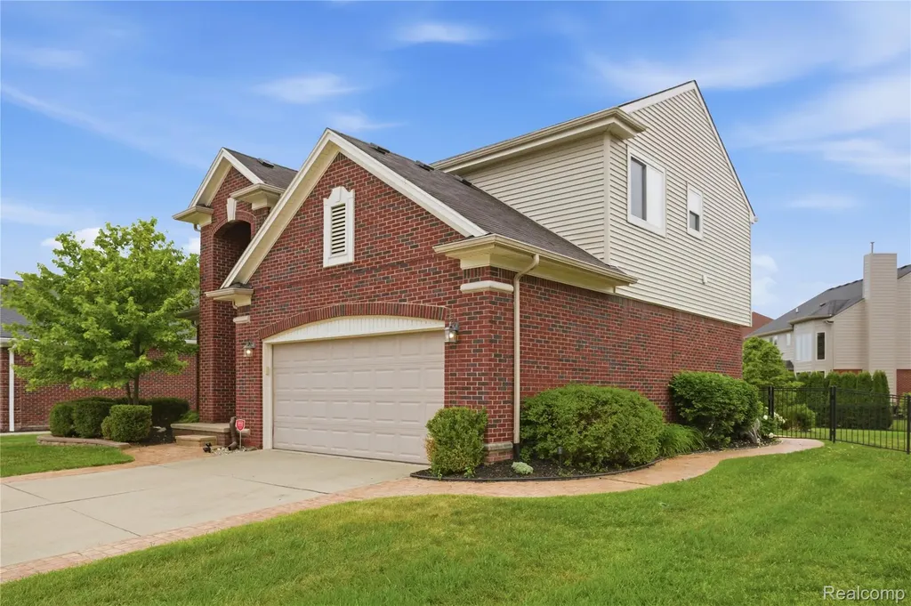 18890 Midway Drive Macomb Township MI 48044
