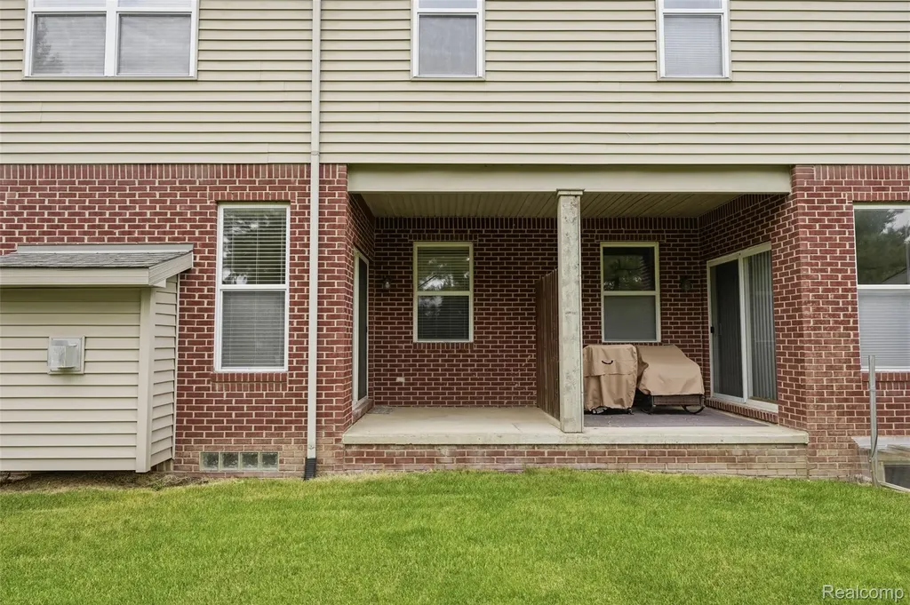 5953 High Point Court Brighton Township MI 48116