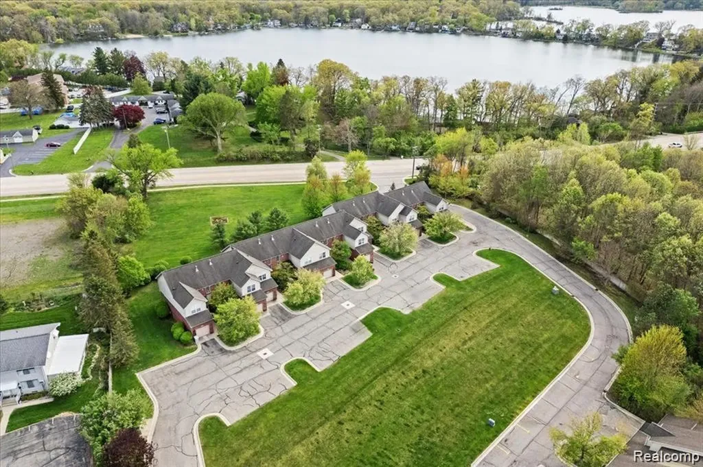5953 High Point Court Brighton Township MI 48116