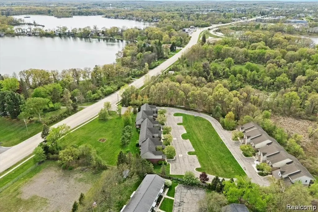 5953 High Point Court Brighton Township MI 48116