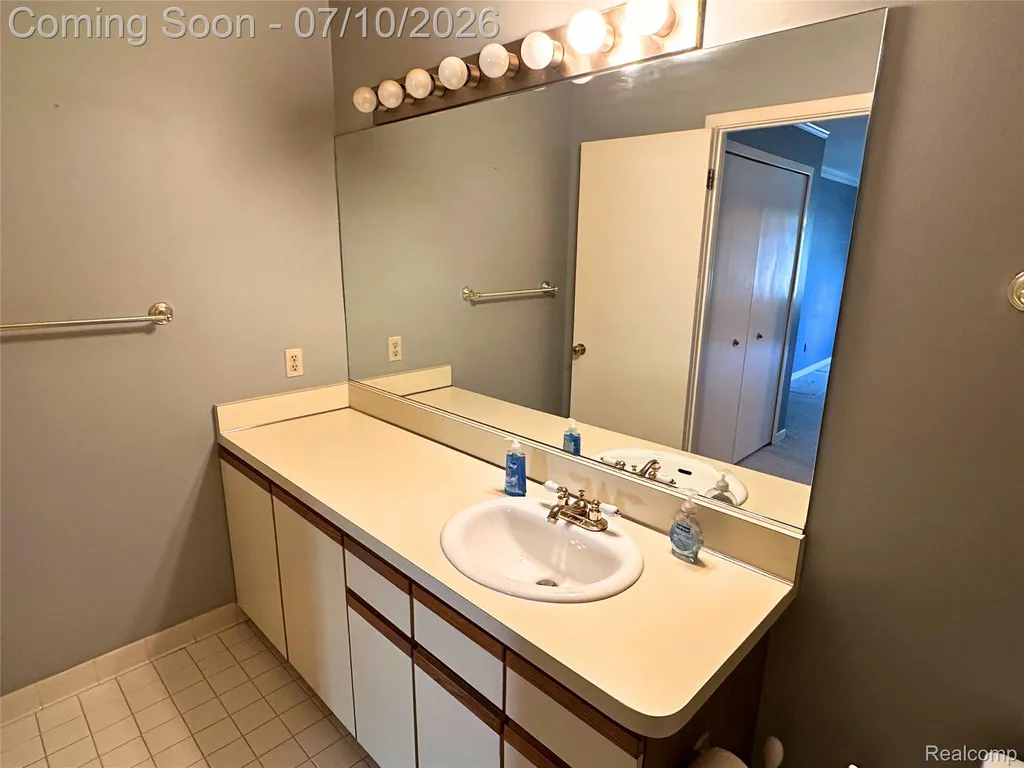 6669 Maple Lakes Drive West Bloomfield Charter Township MI 48322