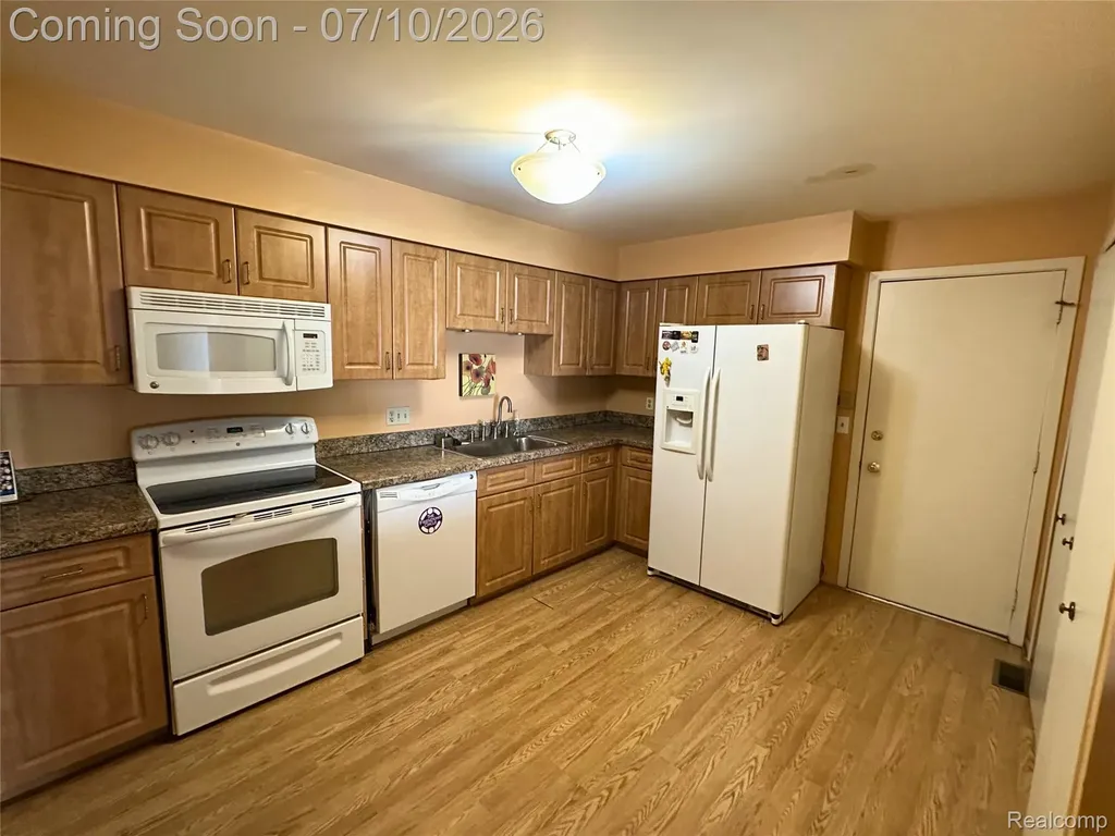 6669 Maple Lakes Drive West Bloomfield Charter Township MI 48322